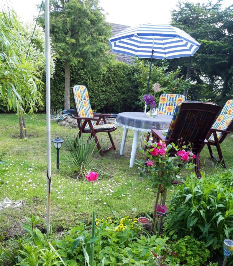 Zimmer Und Apartment Rosi Krakow am See Bagian luar foto
