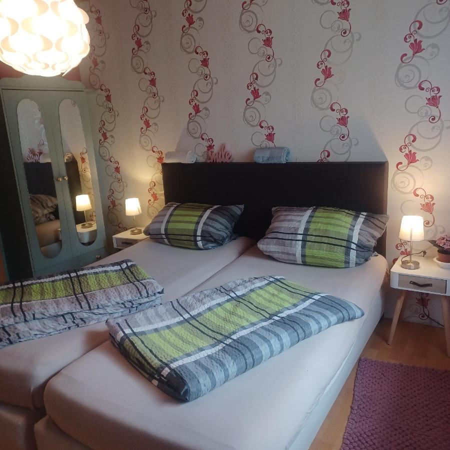 Zimmer Und Apartment Rosi Krakow am See Bagian luar foto