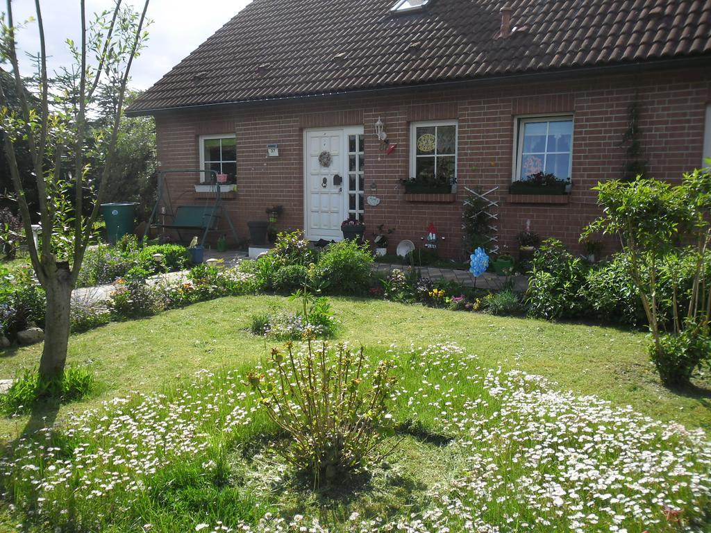 Zimmer Und Apartment Rosi Krakow am See Ruang foto
