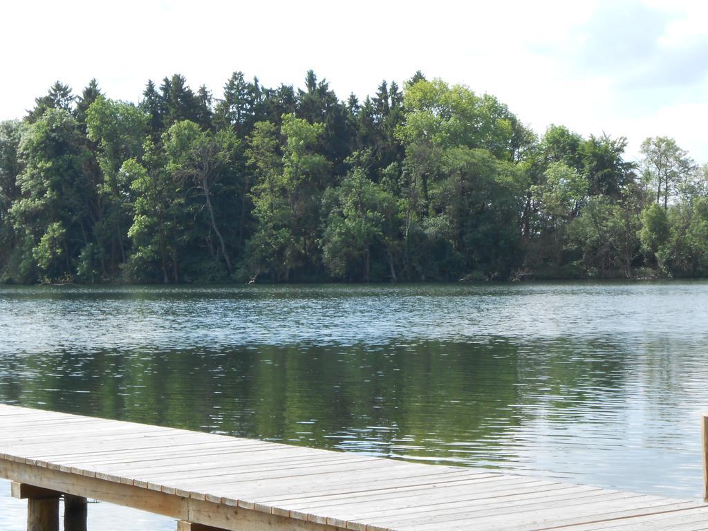 Zimmer Und Apartment Rosi Krakow am See Ruang foto